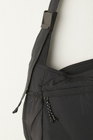 Женская сумка Free People Checkmate Sling, цвет: Чёрный — фото 4