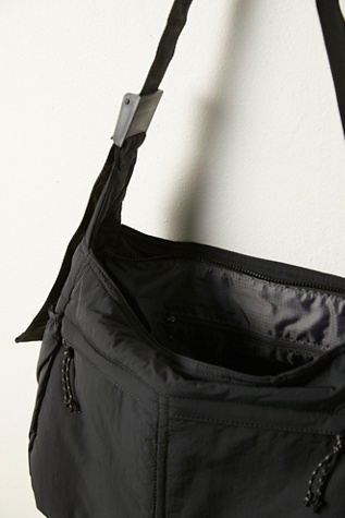 Женская сумка Free People Checkmate Sling, цвет: Чёрный — фото 6