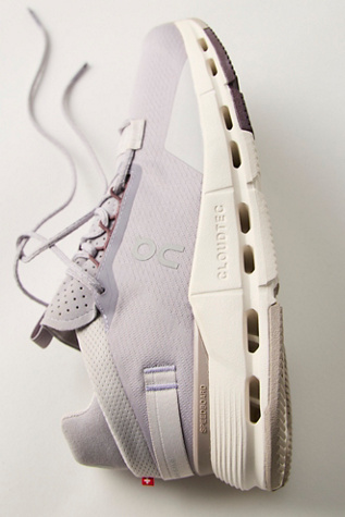 On Cloudnova 2 Sneakers en Fade/Desert, pour femme taille: US 6.5 chez Free People