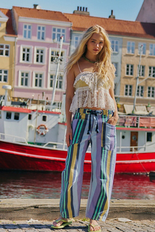 We The Free Moxie Printed Low-Slung Barrel Jeans product page