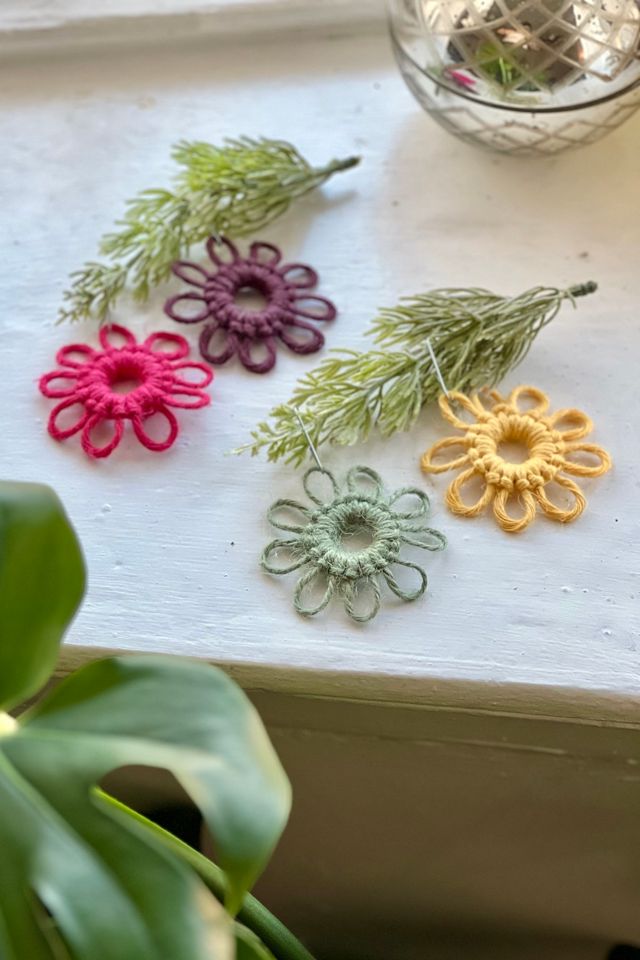 Macramé by Monday Retro Holiday Ornaments #1