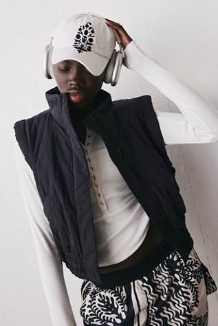 Care FP Scrunch Time Puffer Vest par FP Movement en Black, pour femme taille: XS chez Free People