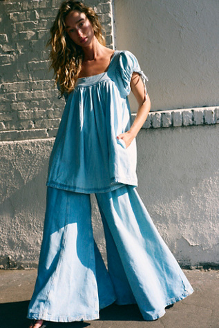 We The Free Pandora Wide-Leg Jeans at Free People in Light Wash, Size: 26