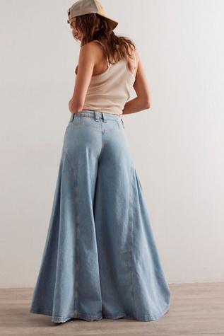 We The Free Pandora Wide-Leg Jeans at Free People in Light Indigo, Size: 26