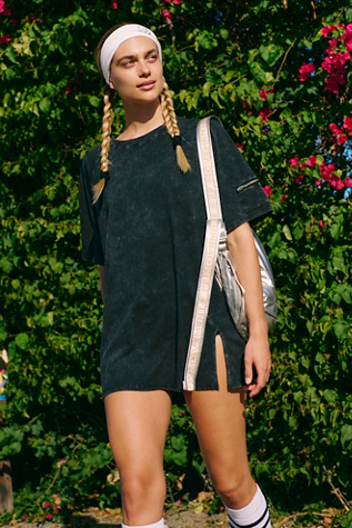 Tunique Tee Hot Shot par FP Movement en Noir, pour femme chez Free People