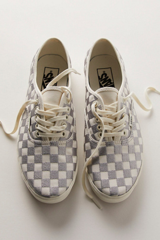 VANS◆ヴァンズ Authentic Lowpro VN000D047VF EMBROIDERED CHE Vans Authentic Lowpro embroidered sneakers in black