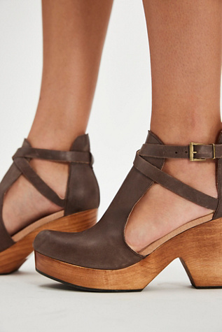 Cedar Leather Clogs