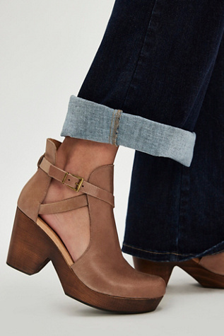 Cedar Leather Clogs