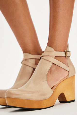 Cedar Leather Clogs