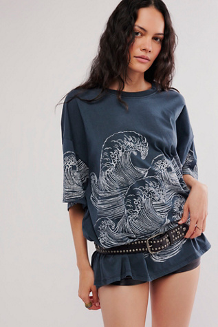 Exploded Waves One-Size Tee by Daydreamer at Free People in Black