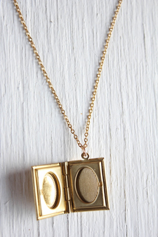 Женские колье Moons + Junes Vintage Gold Diary Locket Pendant Selected, цвет: Разноцветный — фото 3