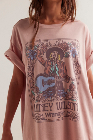 Lainey Wilson x Wrangler Tee