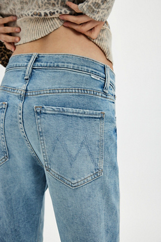 Женские джинсы MOTHER The Scrapper Cuff Ankle Fray, цвет: Sneak Peak — фото 4