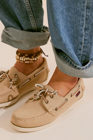 Chaussures bateau Portland Sebago en Beige Camel, pour femme taille: US 6.5 chez Free People