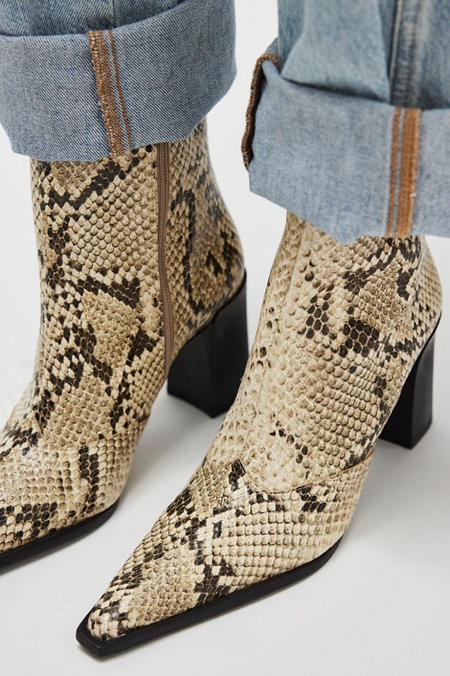 Raffaela Pointed Boots #2