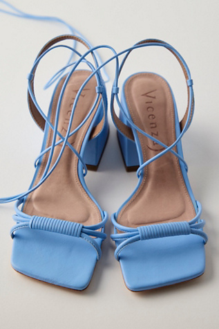Talons enveloppants Love Letter par Vicenza en Blue Vista, pour femme taille: EU 38 chez Free People
