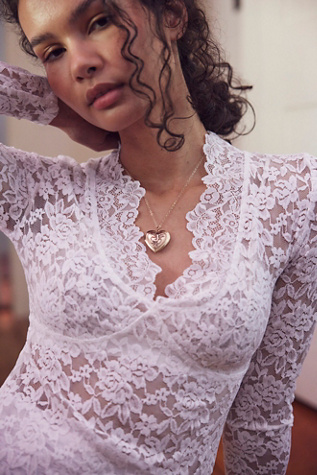 Dentelle manches longues toute la journée par Intimately en Ivoire, pour femme chez Free People
