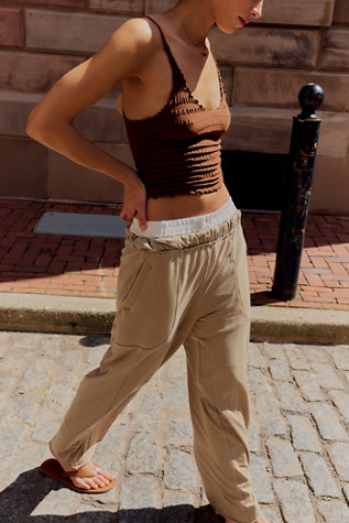Pucker Up Seamless Cami par Intimately en Cappuccino, pour femme taille: M/L chez Free People