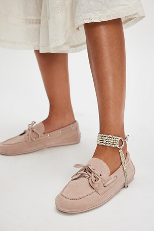 Chaussures Bateau de Jour Yachting par Jeffrey Campbell en Light Sand Suede, pour femme taille: US 7.5 chez Free People