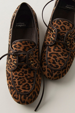 Chaussures Bateau de Jour Yachting par Jeffrey Campbell en Tan Black Cheetah Suede, pour femme taille: US 7.5 chez Free People