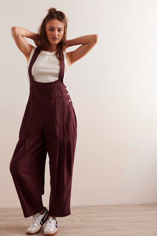 Salopette Felix Fuselée par We The Free en Chocolat Rasé, pour femme chez Free People