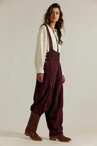 Salopette Felix Fuselée par We The Free en Shaved Chocolate, pour femme chez Free People
