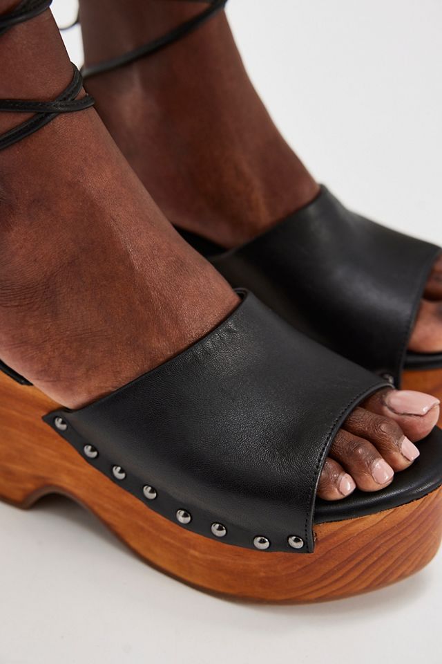 Front Row Wrap Clogs