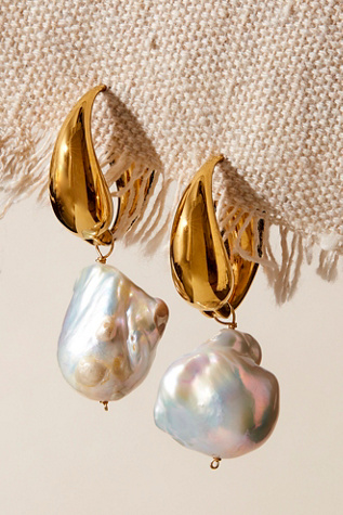 Kozakh Twist Pearl Earrings