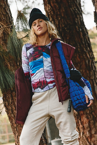 Right On Run Printed Long Sleeve Layer par FP Movement en Rocky Ridge Twilight Combo, pour femme chez Free People