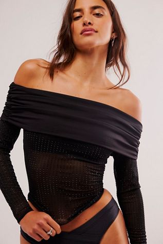 Épaule Dénudée Strass Manche Longue