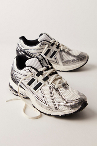 New Balance 1906R Sneakers