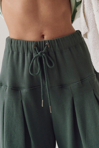 Pantalon Studio Siren par FP Movement en Pine, pour femme chez Free People