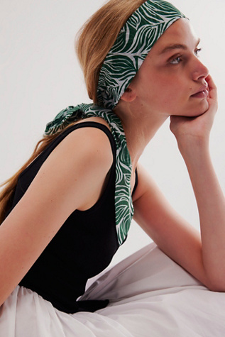 Road Trip Exaggerated Soft Headband par Free People en Feuille Verte, pour femme