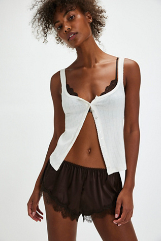 Sorrento Shorts par Kat The Label en Expresso, pour femme chez Free People