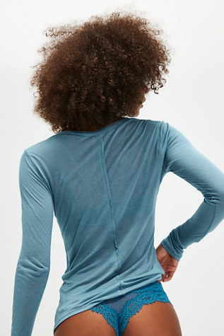 On Air V-Neck Long Sleeve