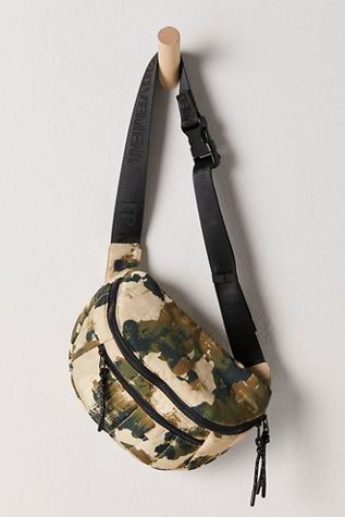 [Free People] Runner Sling Bag ベルトバッグランニングバッグ Runner Sling Bag | Free People