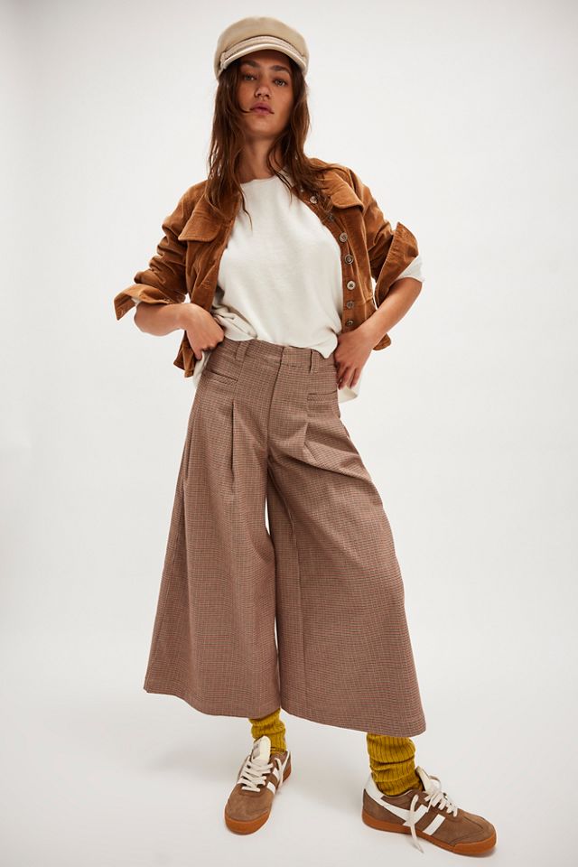 Cropped flowy fashion trousers