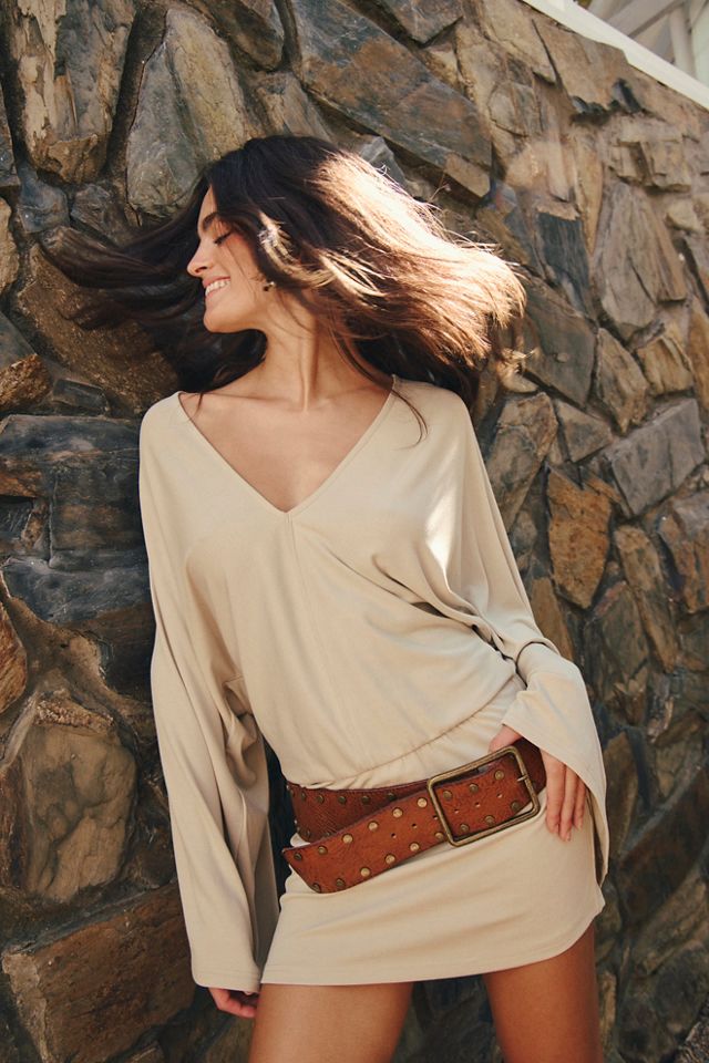Good Feels V-Neck Mini