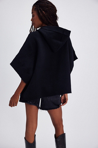 Женский топ Free People Toggle Poncho, цвет: Чёрный — фото 2