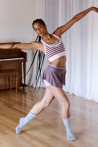 Brassière de sport rayée Go To par FP Movement en Combo Mûre Foncée, pour femme taille: M/L chez Free People