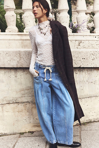 We The Free Margo Barrel Pull-On Jeans at Free People in Light Wash, Size: L