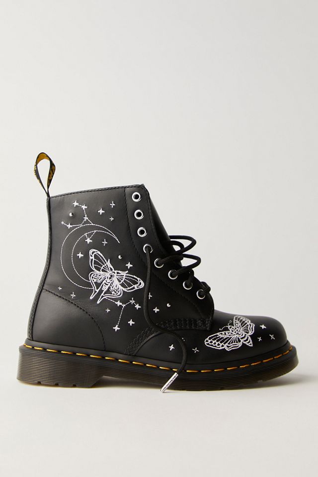 ☆人気【DR.MARTENS】1460 CELESTIAL MOTH EMBROIDERED☆8ホール 1460 Celestial Moth Embroidered Lace Up Boots – Posers Hollywood