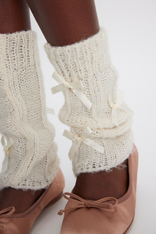 Bow Fluted Legwarmers