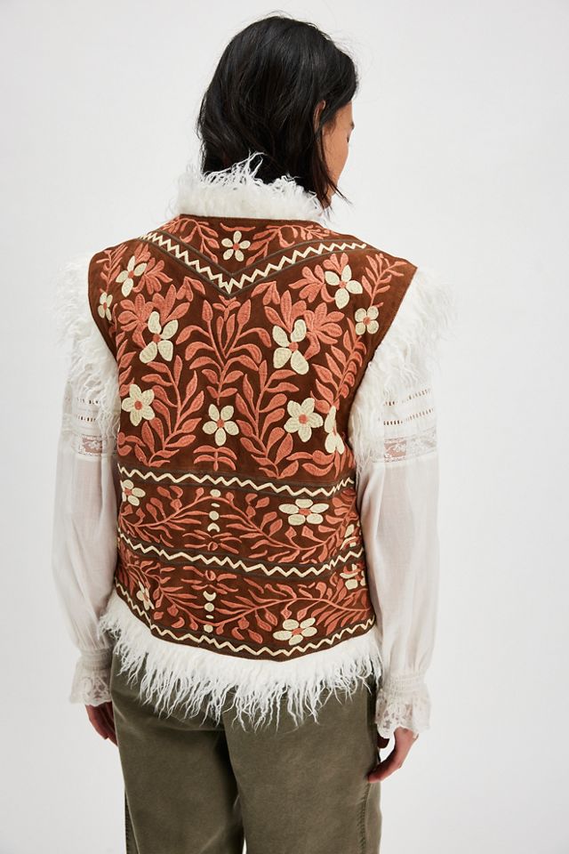 Gilet en fourrure brodé en cuir discret #2