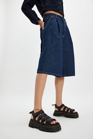 Dr. Martens Mattison Sandals en Noir, pour femme taille: US 6 chez Free People