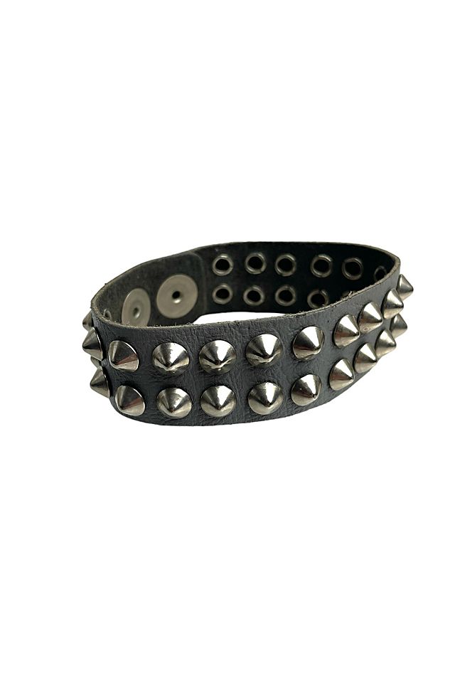 LEATHER STUD BRACELET LIGHT GREY LEATHER STUD BRACELET LIGHT GREY