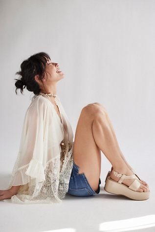 Sandales Compensées Holt par FP Collection en Limon, pour femme taille: US 7.5 chez Free People