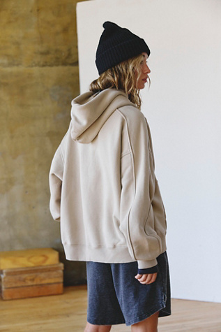 Sweat à capuche A Cut Above par FP Movement en Pale Taupe, pour femme taille: XS chez Free People