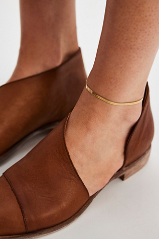 Brenda Grands Herringbone Anklet at Free People in Gold