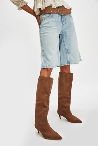 Bottines à Talon Kiki par FP Collection en Tan Suede, pour femme taille: US 7.5 chez Free People